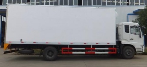 西藏東風天龍后雙橋冷藏車 高原冷鏈運輸的可靠伙伴